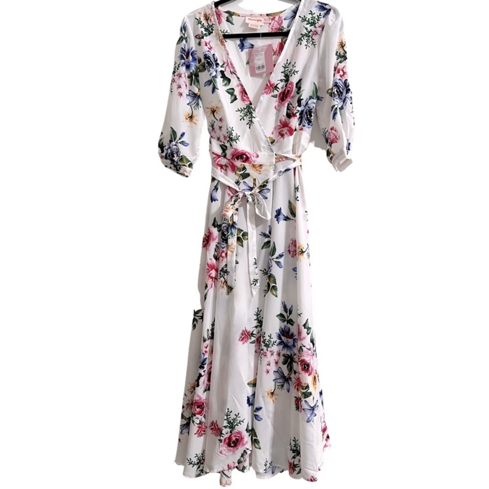 Showpo. Retro Romance Maxi in White Floral NWT Size 4